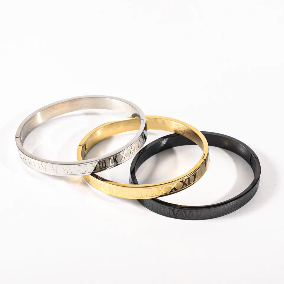 The roman numeral stainless steel bracelet